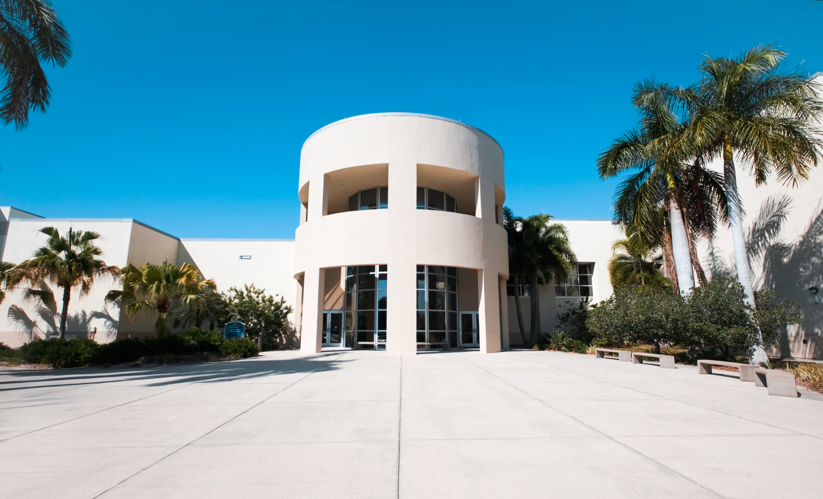 Side entrance view of the Dennis Jones library located at the Seminole campus.