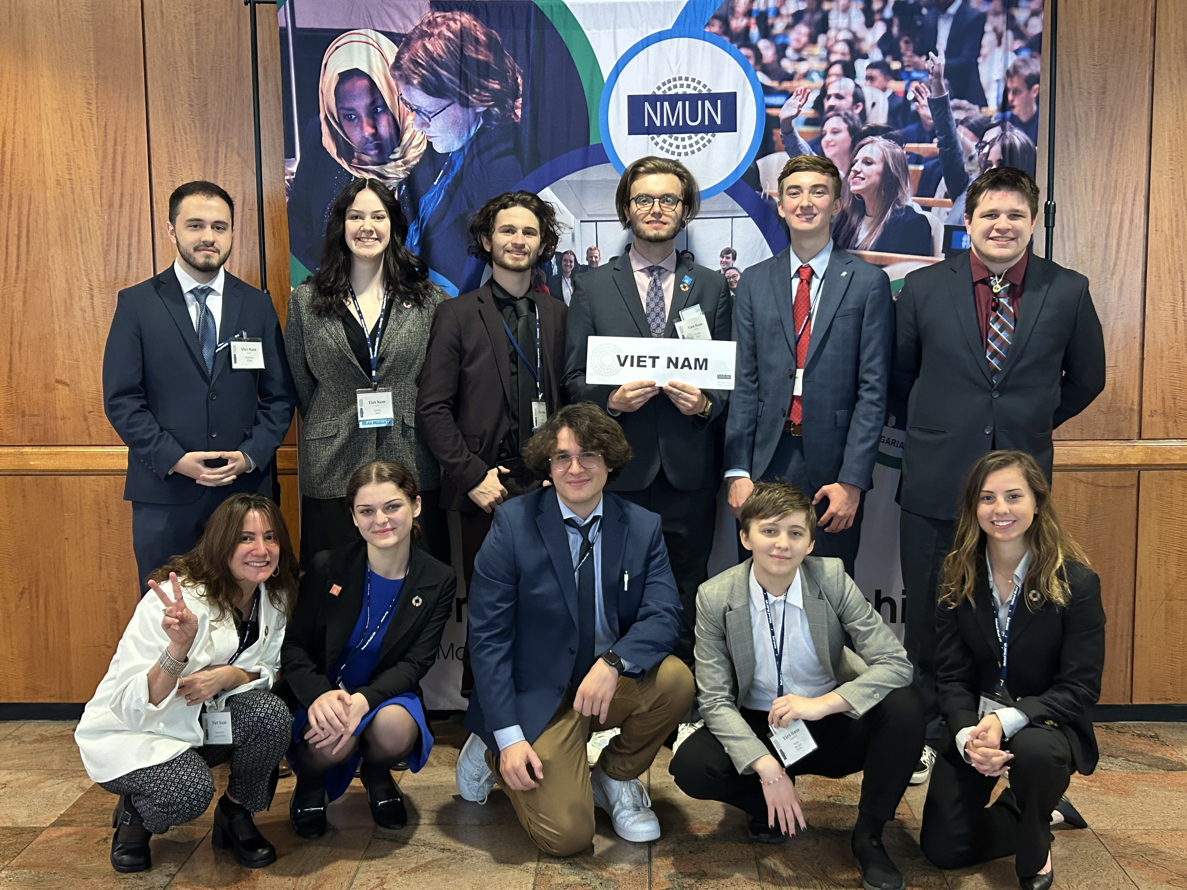 A group of of eleven Model United Nations students posing for a picture.